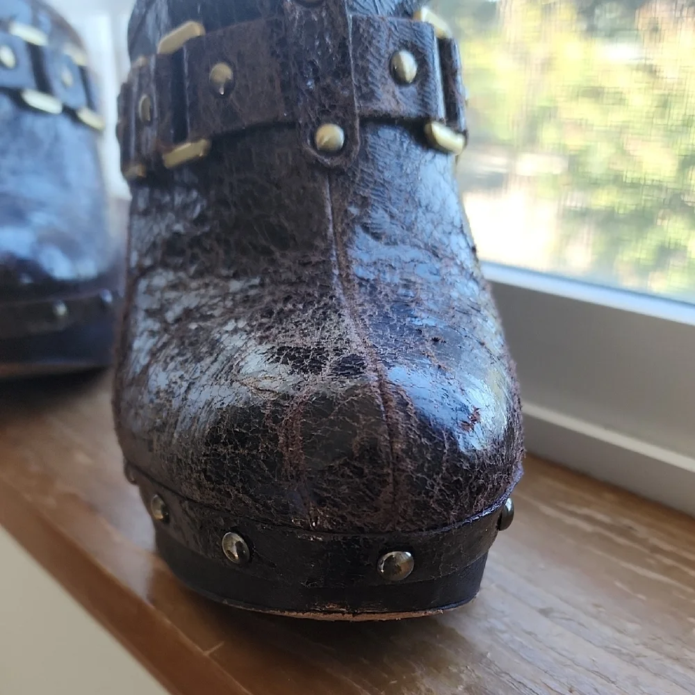 Vince Camuto Black Brown Crackle Leather Studded Platform Mules Grunge Y2K - Picture 12 of 16